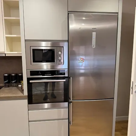 Premium 2 * טיראנה