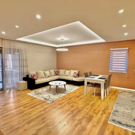 Premium 2 * ティラナ